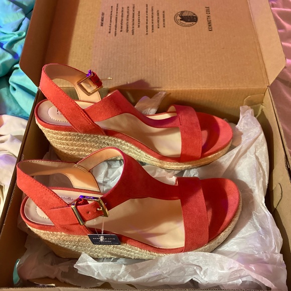 Kenneth Cole NEW IN BOX Reaction Spiced Coral (red-orange) Wedge Sandals - Picture 4 of 13
